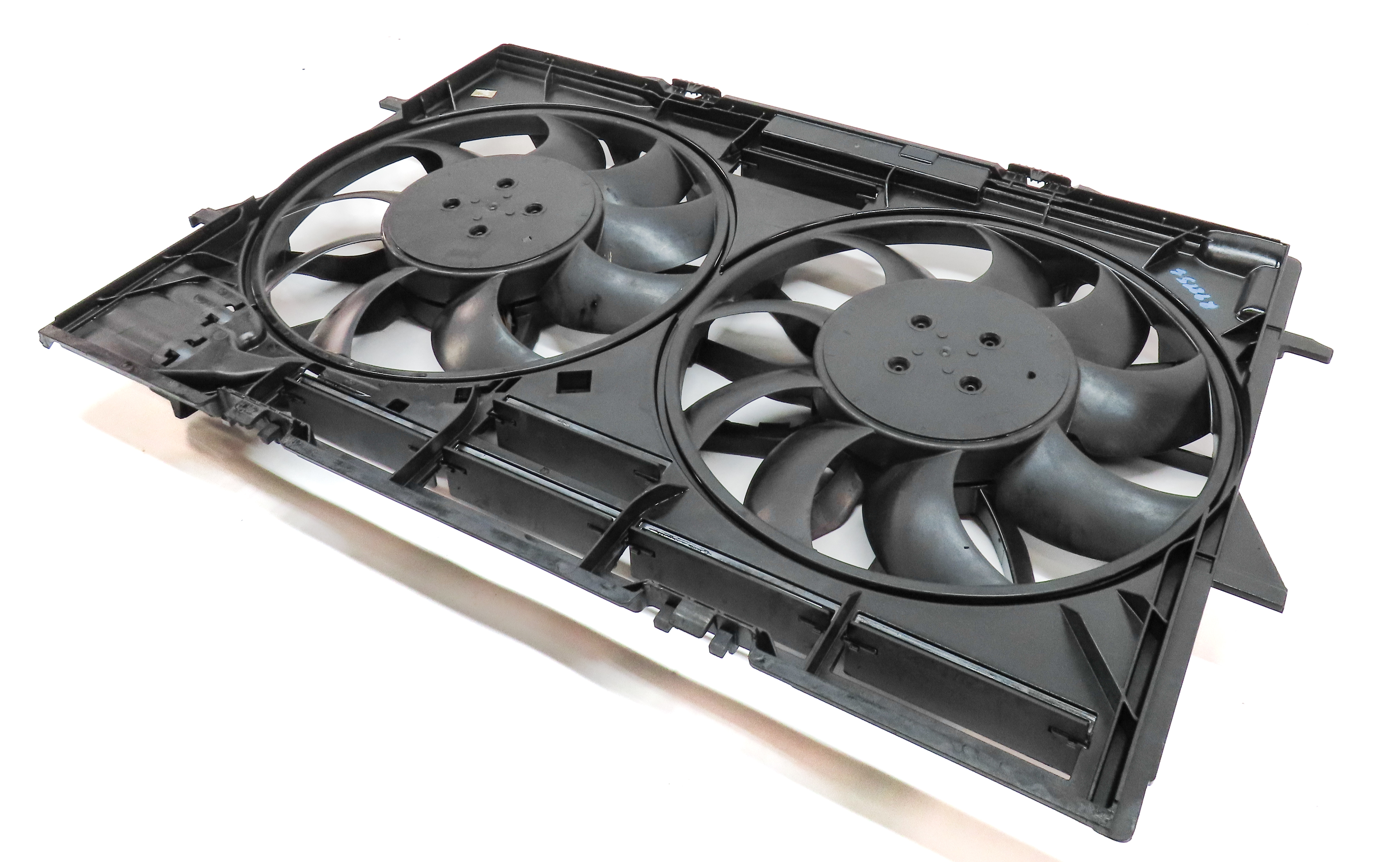 2015-2018 PORSCHE MACAN (95B) 3.0L 3.6L RADIATOR DUAL COOLING FAN w/ SHROUD — exact item pictured